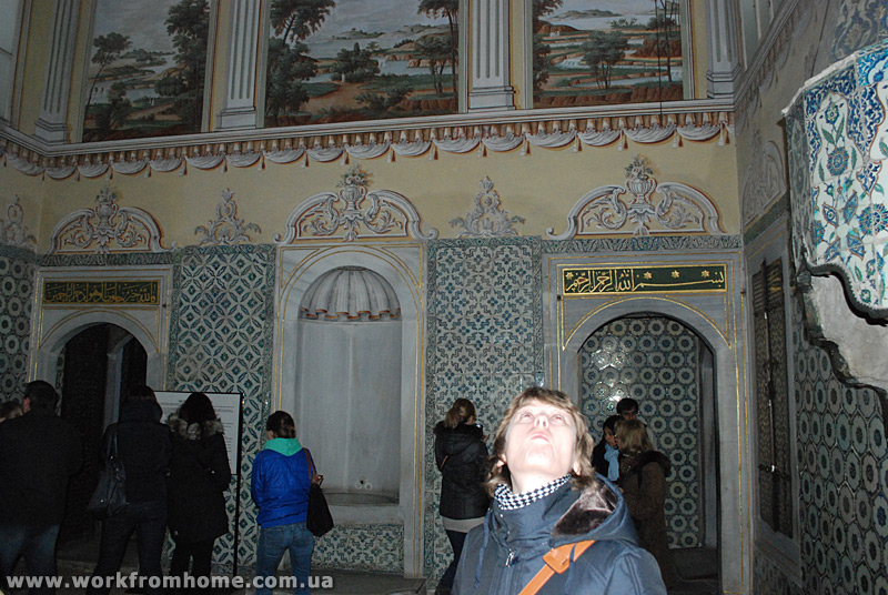 Посещение гарема во дворце Топкапы в Стамбуле - Гарем дворца Топкапы, на потолке тоже такие отверстия с  кусочком неба