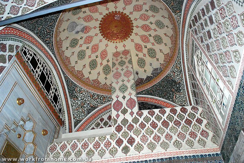 Посещение гарема во дворце Топкапы в Стамбуле - Гарем дворца Топкапы - одно из помещений с куполом